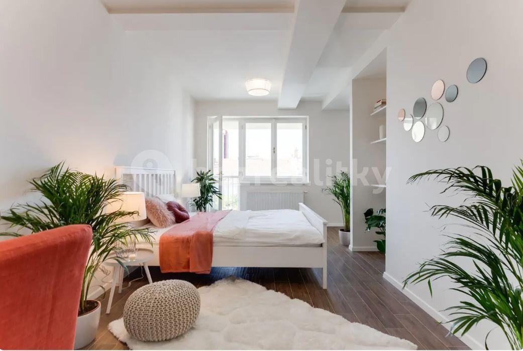 Prenájom bytu 2-izbový 85 m², Legerova, Praha, Praha