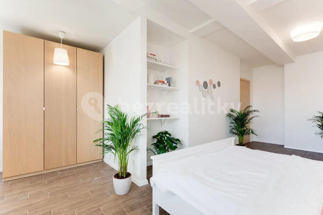 Prenájom bytu 2-izbový 85 m², Legerova, Praha, Praha