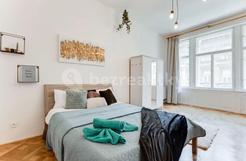 Prenájom bytu 2-izbový 85 m², Štěpánská, Praha, Praha