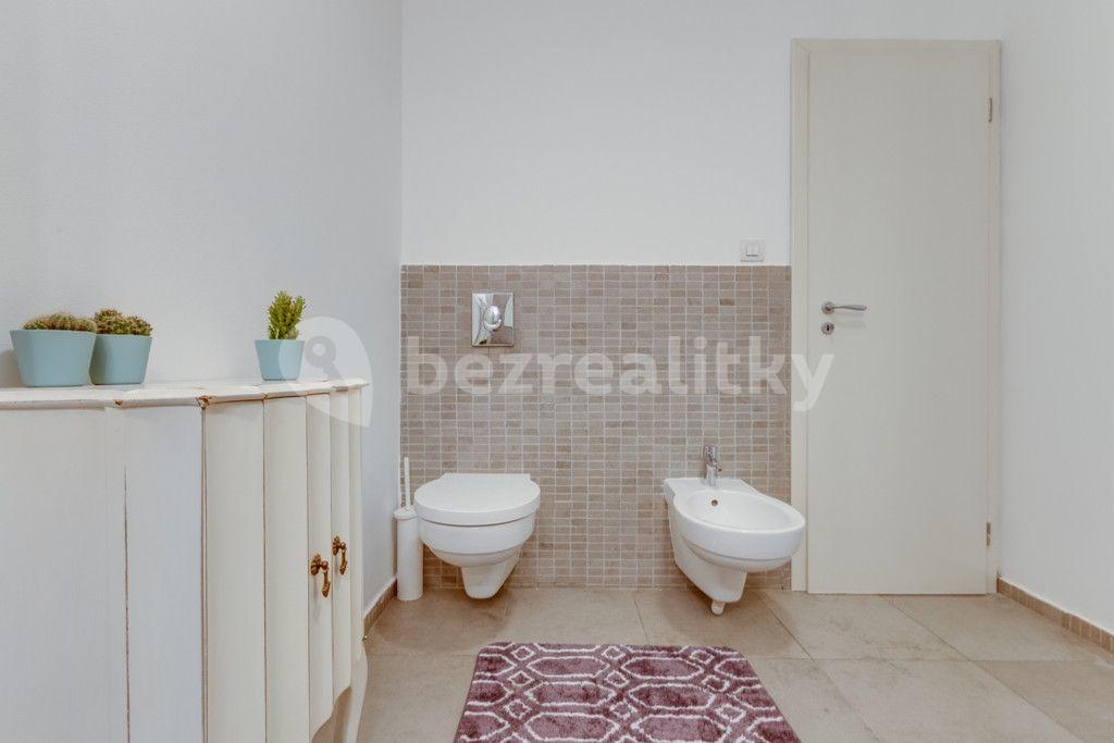 Prenájom bytu 3-izbový 103 m², Karlovo náměstí, Praha, Praha