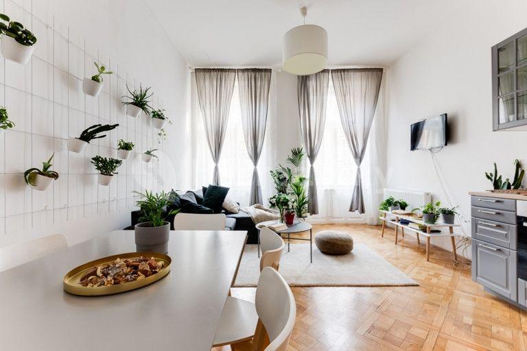 Prenájom bytu 2-izbový 85 m², Štěpánská, Praha, Praha