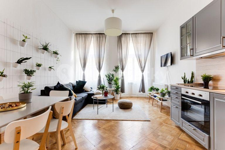 Prenájom bytu 2-izbový 85 m², Štěpánská, Praha, Praha