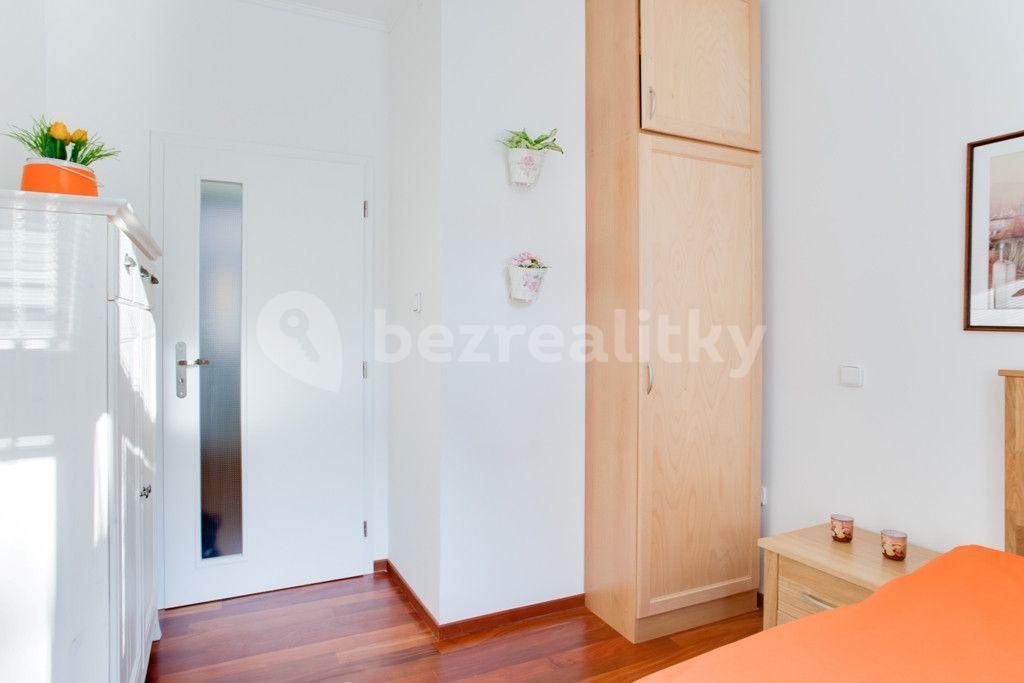 Prenájom bytu 2-izbový 70 m², Neklanova, Praha, Praha