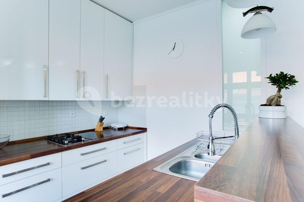 Prenájom bytu 2-izbový 70 m², Neklanova, Praha, Praha