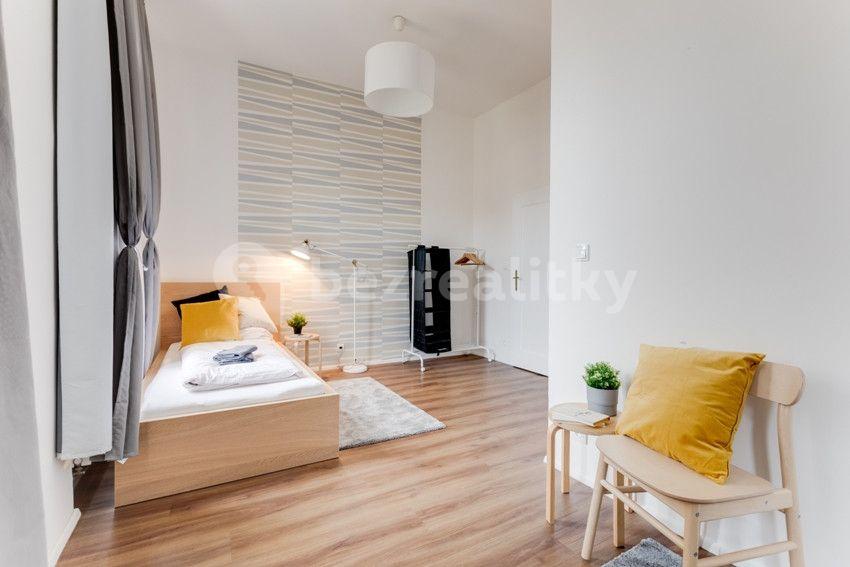 Prenájom bytu 3-izbový 95 m², Štěpánská, Praha, Praha