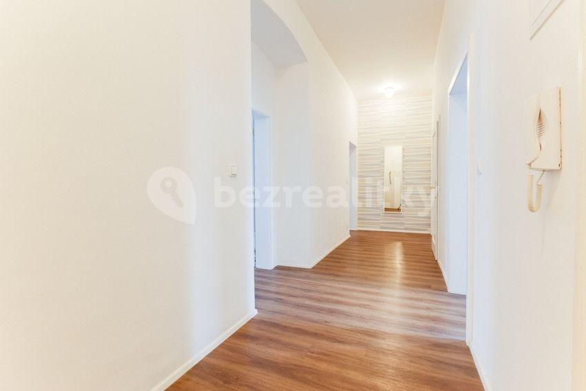 Prenájom bytu 3-izbový 95 m², Štěpánská, Praha, Praha