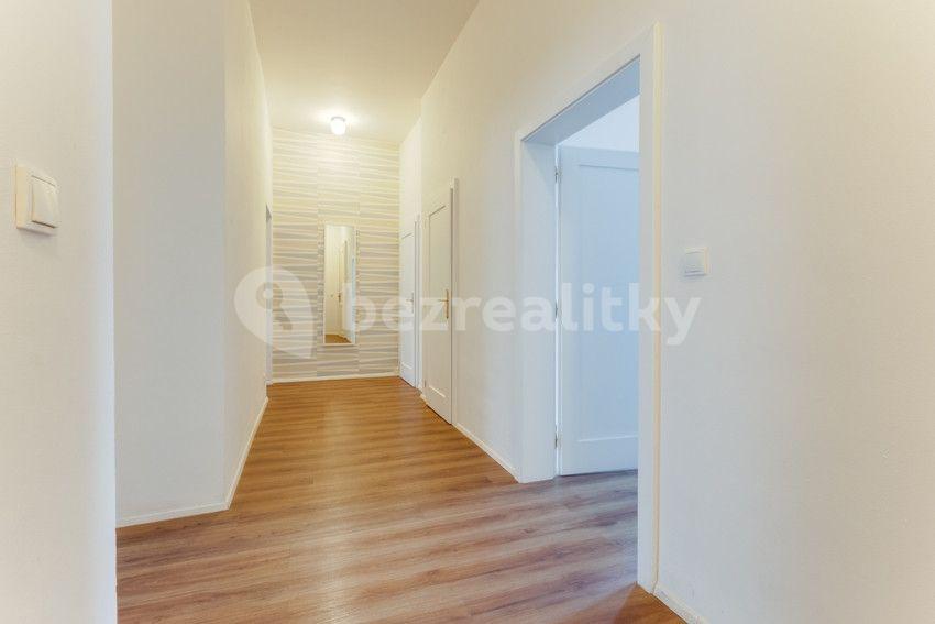 Prenájom bytu 3-izbový 95 m², Štěpánská, Praha, Praha