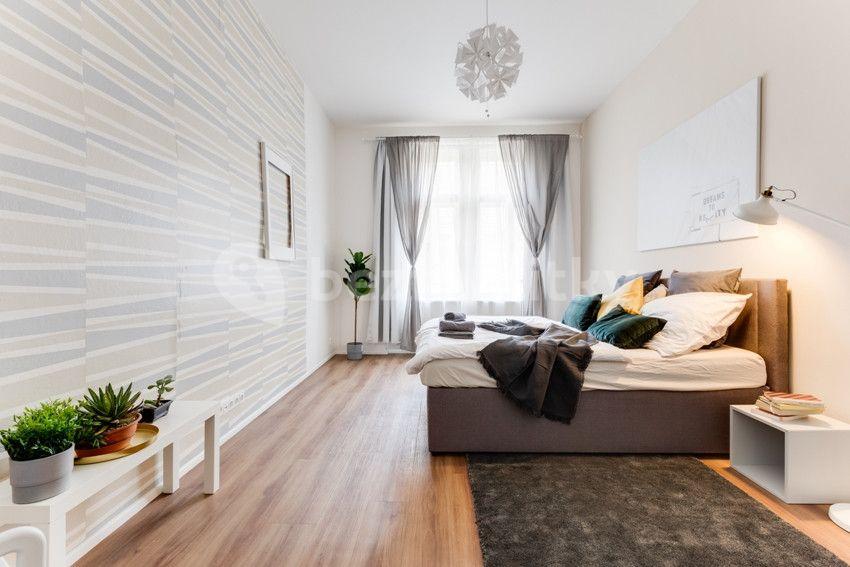 Prenájom bytu 3-izbový 95 m², Štěpánská, Praha, Praha