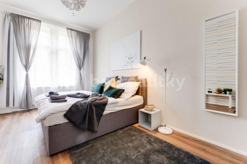 Prenájom bytu 3-izbový 95 m², Štěpánská, Praha, Praha