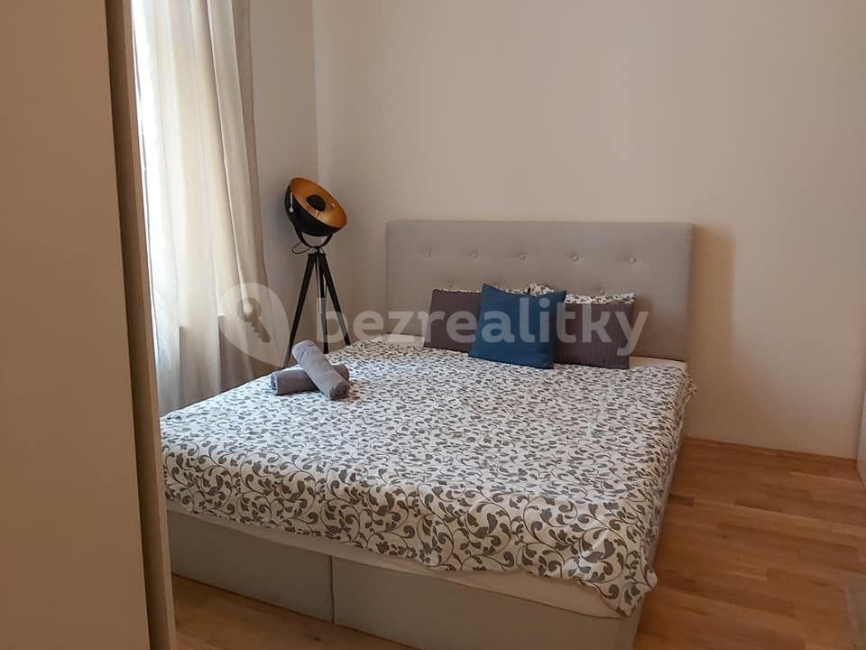 Prenájom bytu 3-izbový 85 m², Ve Smečkách, Praha, Praha