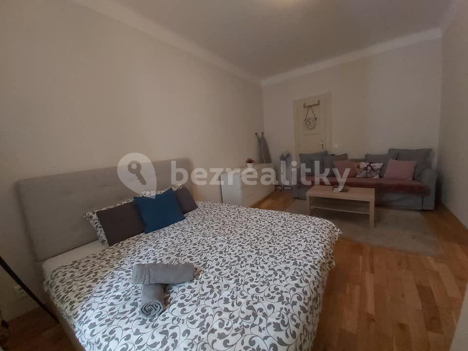 Prenájom bytu 3-izbový 85 m², Ve Smečkách, Praha, Praha