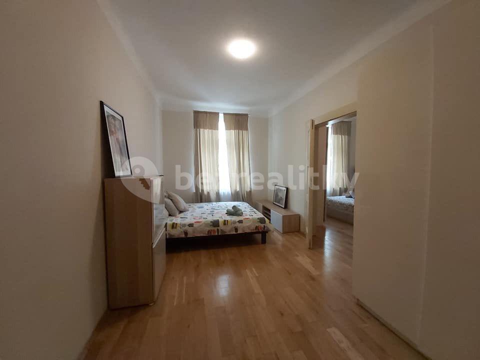 Prenájom bytu 3-izbový 85 m², Ve Smečkách, Praha, Praha