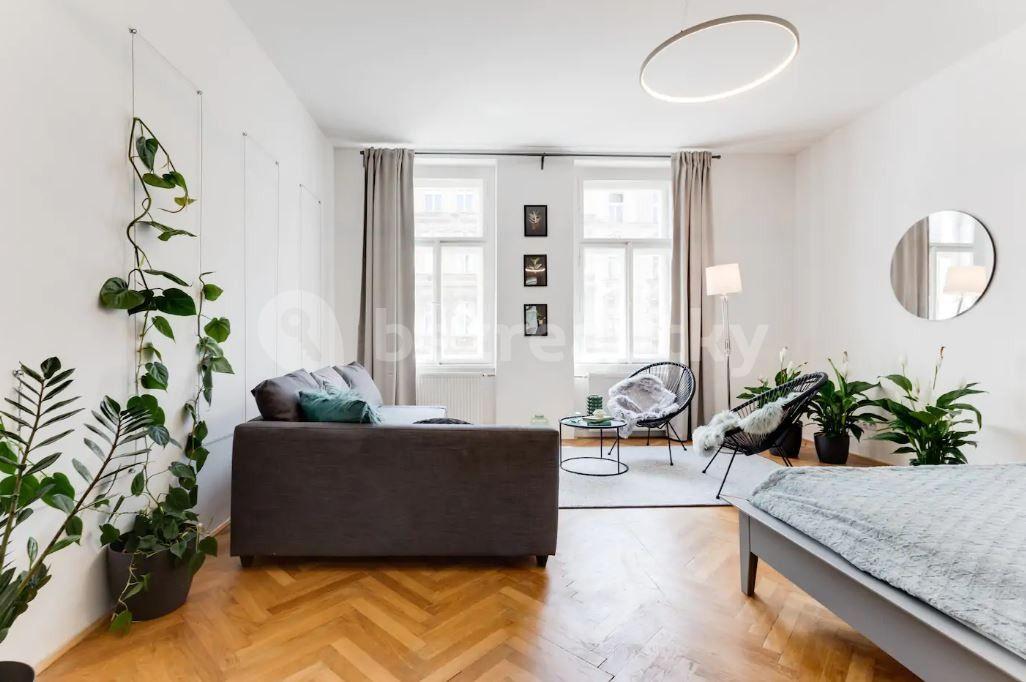 Prenájom bytu 1-izbový 60 m², Legerova, Praha, Praha