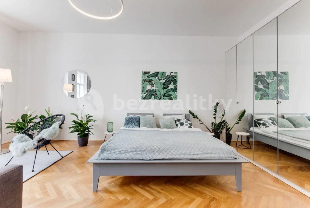 Prenájom bytu 1-izbový 60 m², Legerova, Praha, Praha