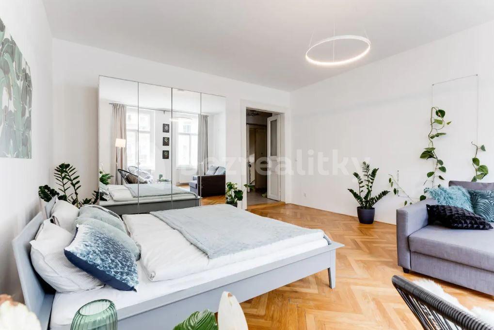 Prenájom bytu 1-izbový 60 m², Legerova, Praha, Praha