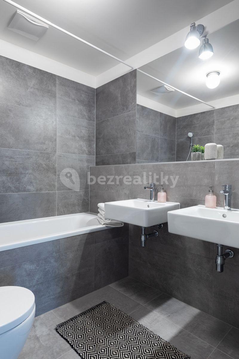 Prenájom bytu 3-izbový 82 m², Nekvasilova, Praha, Praha