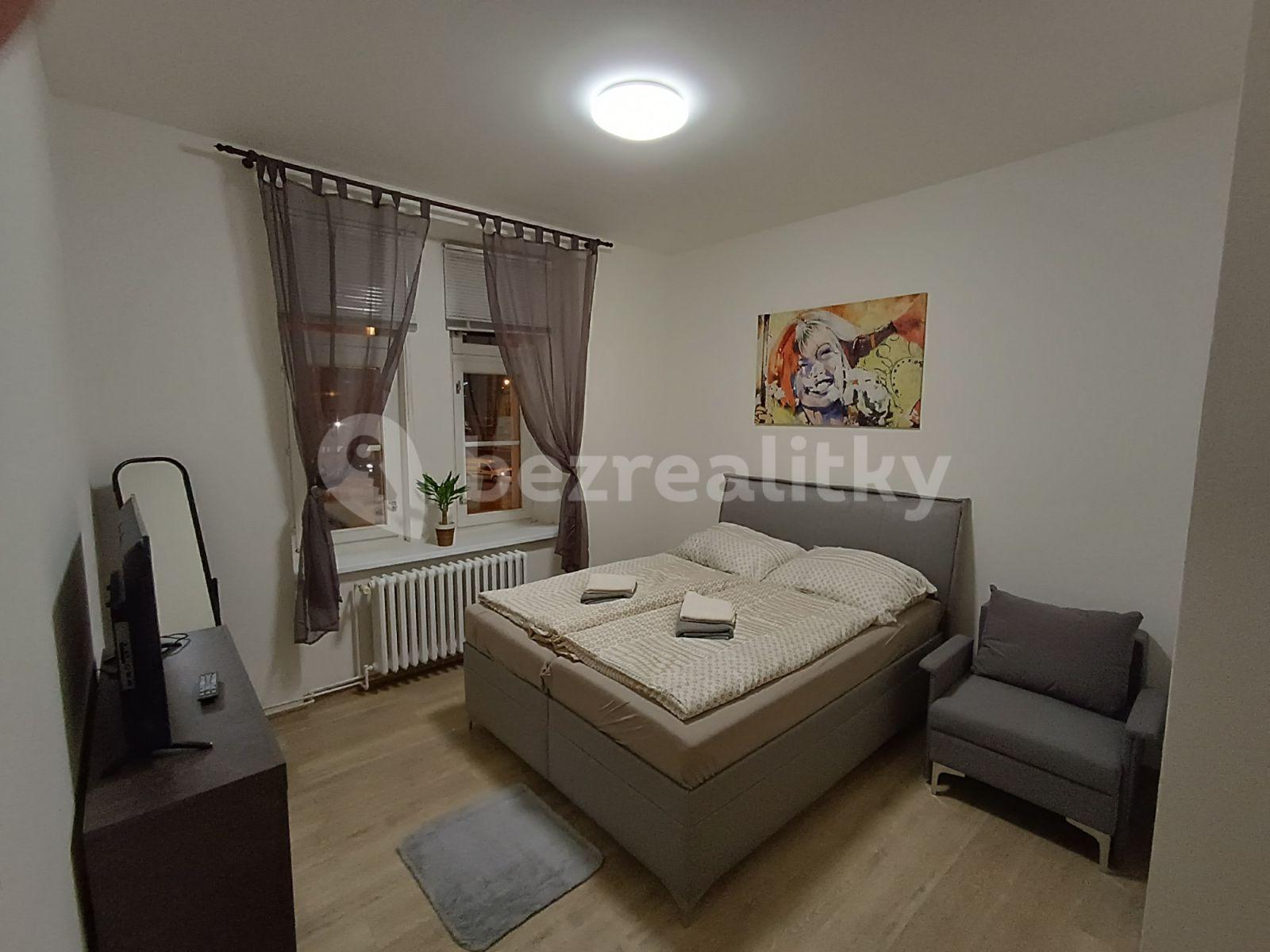 Prenájom bytu 1-izbový 41 m², Sokolovská, Praha, Praha