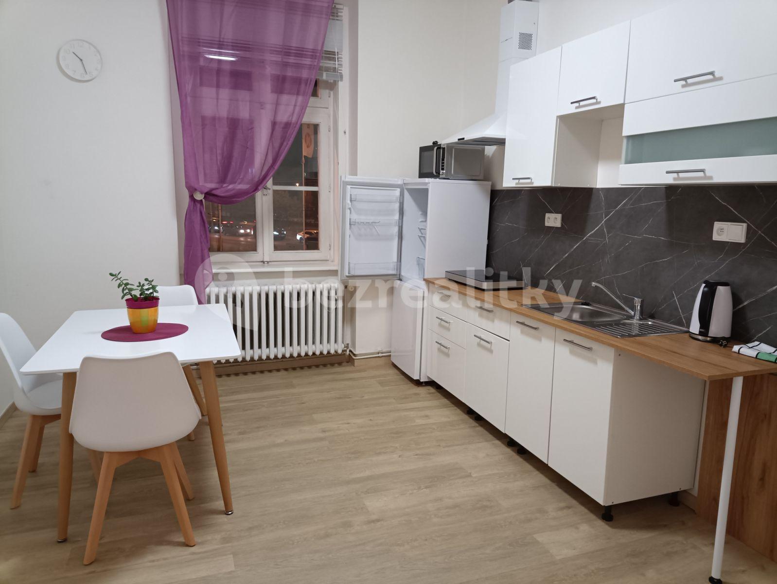 Prenájom bytu 1-izbový 41 m², Sokolovská, Praha, Praha