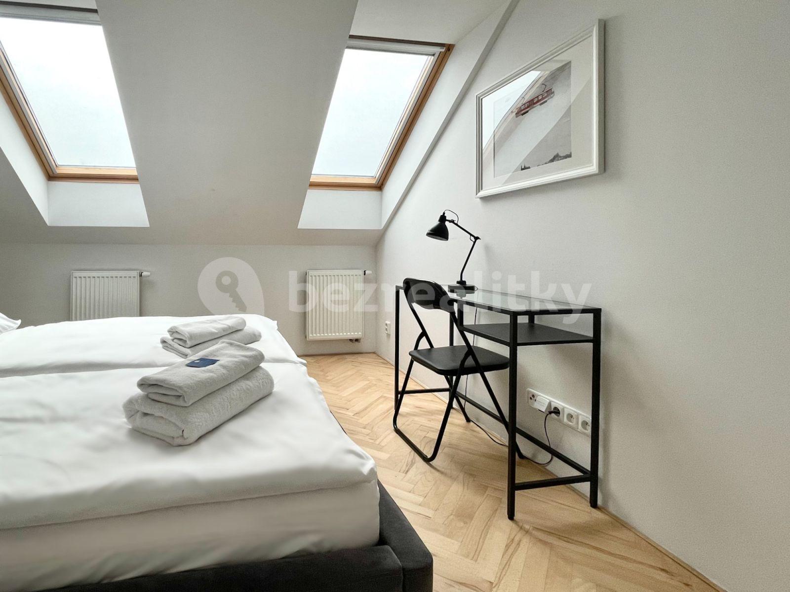 Prenájom bytu 4-izbový 93 m², Blanická, Praha, Praha