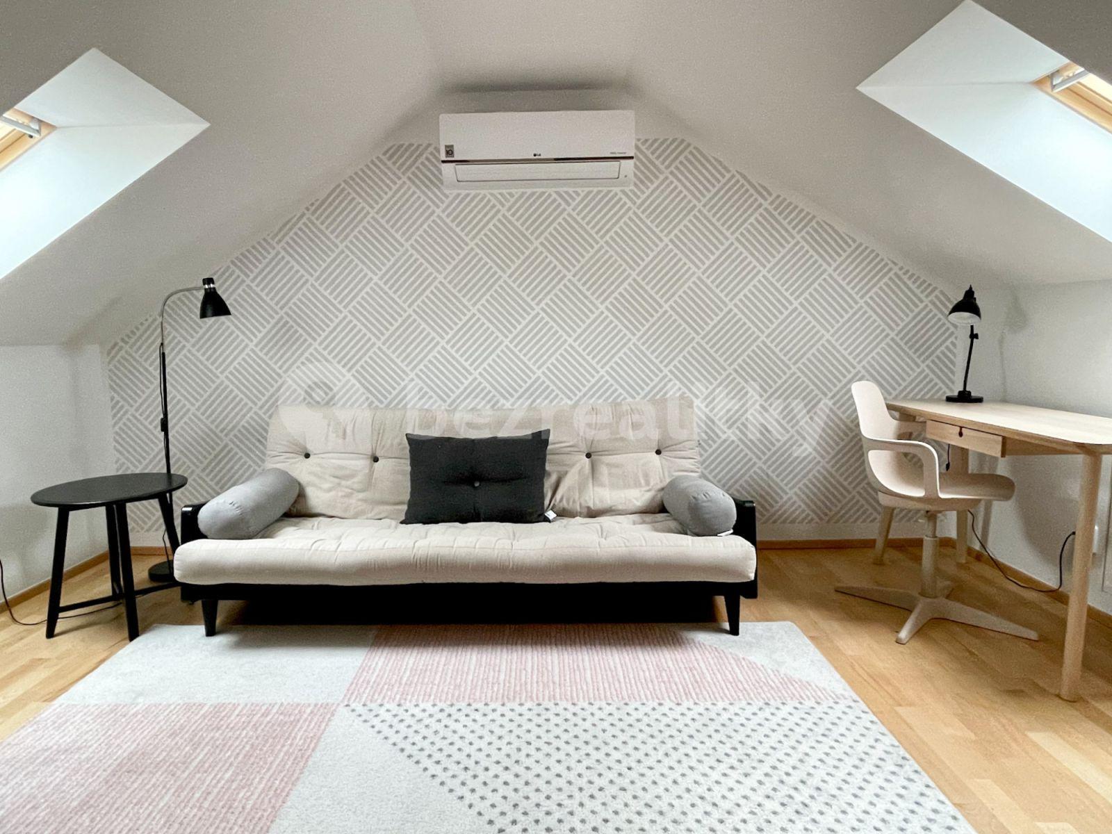 Prenájom bytu 4-izbový 93 m², Blanická, Praha, Praha