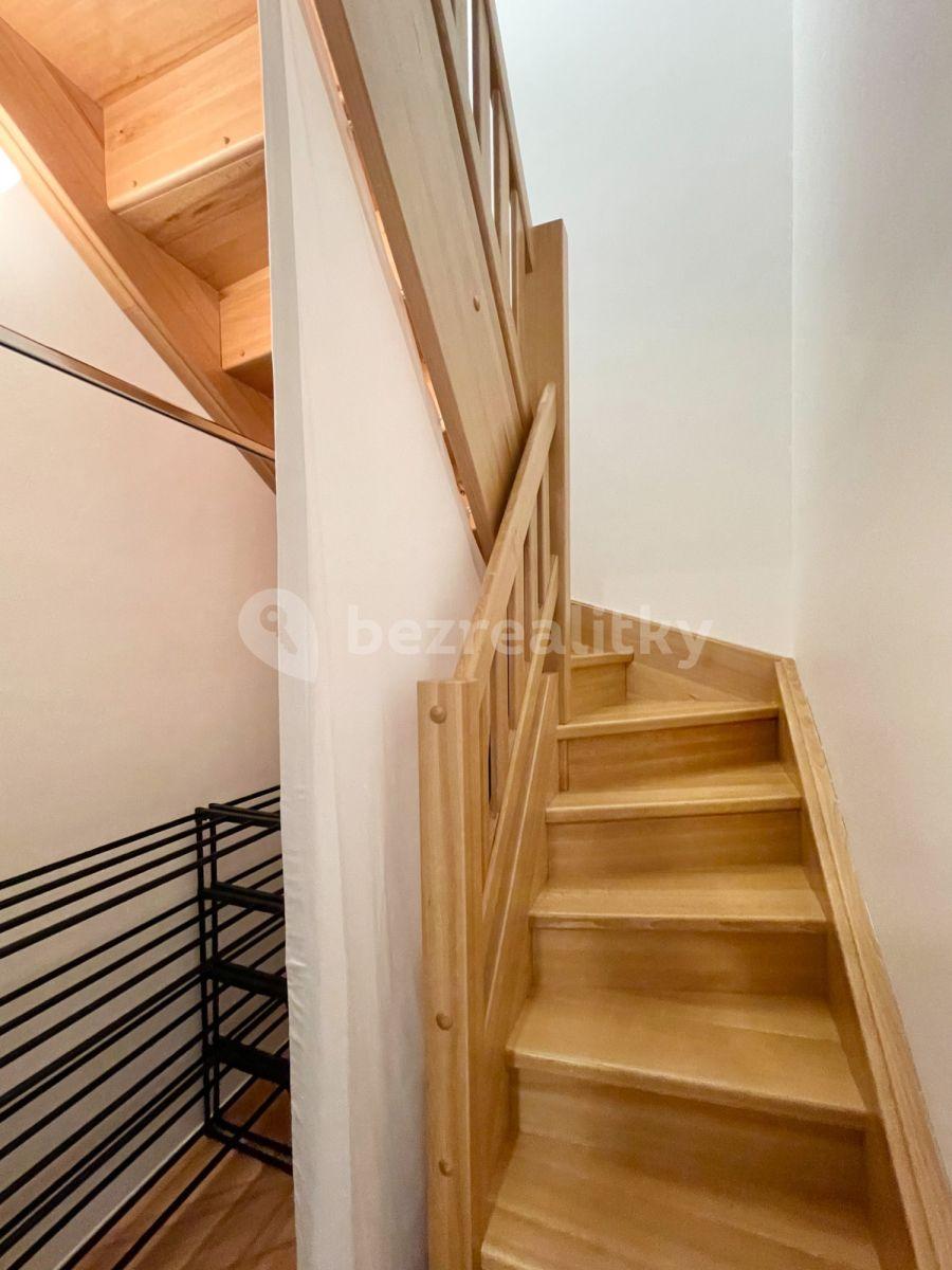 Prenájom bytu 4-izbový 93 m², Blanická, Praha, Praha