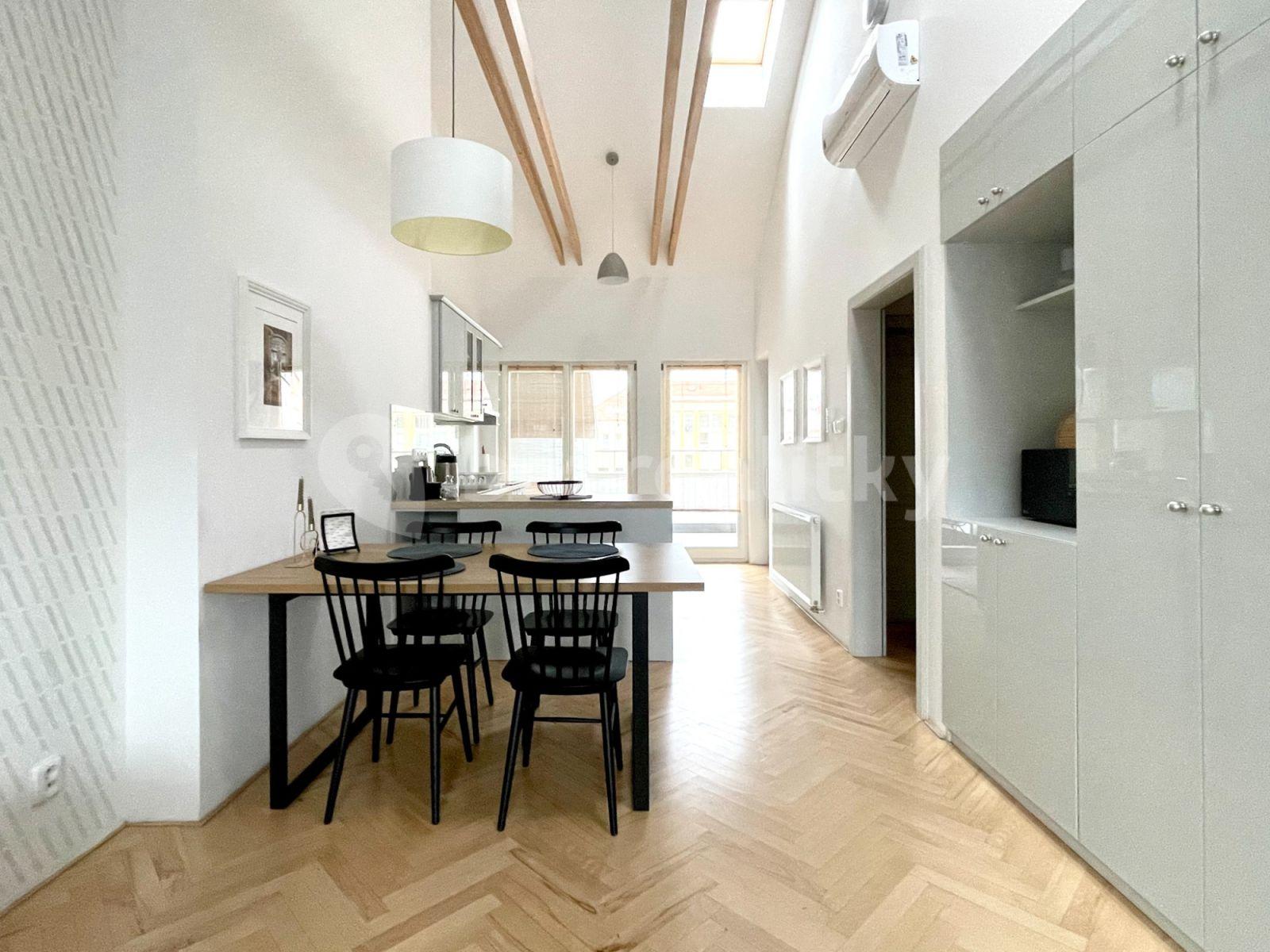 Prenájom bytu 4-izbový 93 m², Blanická, Praha, Praha