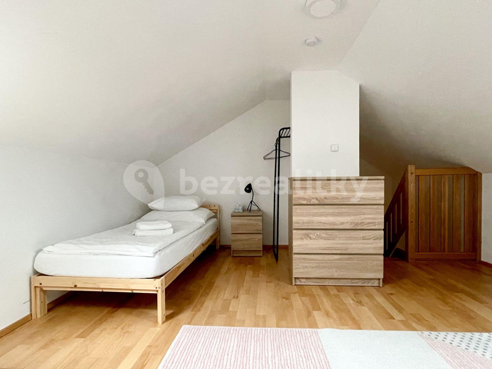 Prenájom bytu 4-izbový 93 m², Blanická, Praha, Praha