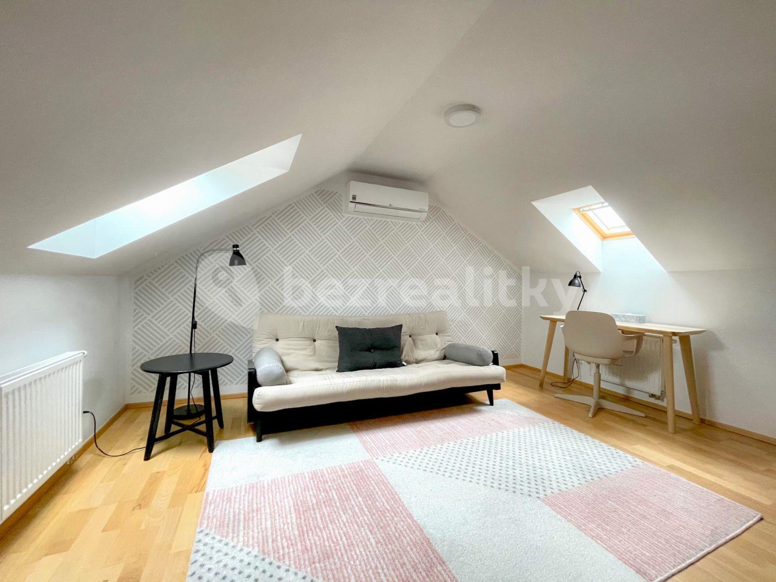 Prenájom bytu 4-izbový 93 m², Blanická, Praha, Praha