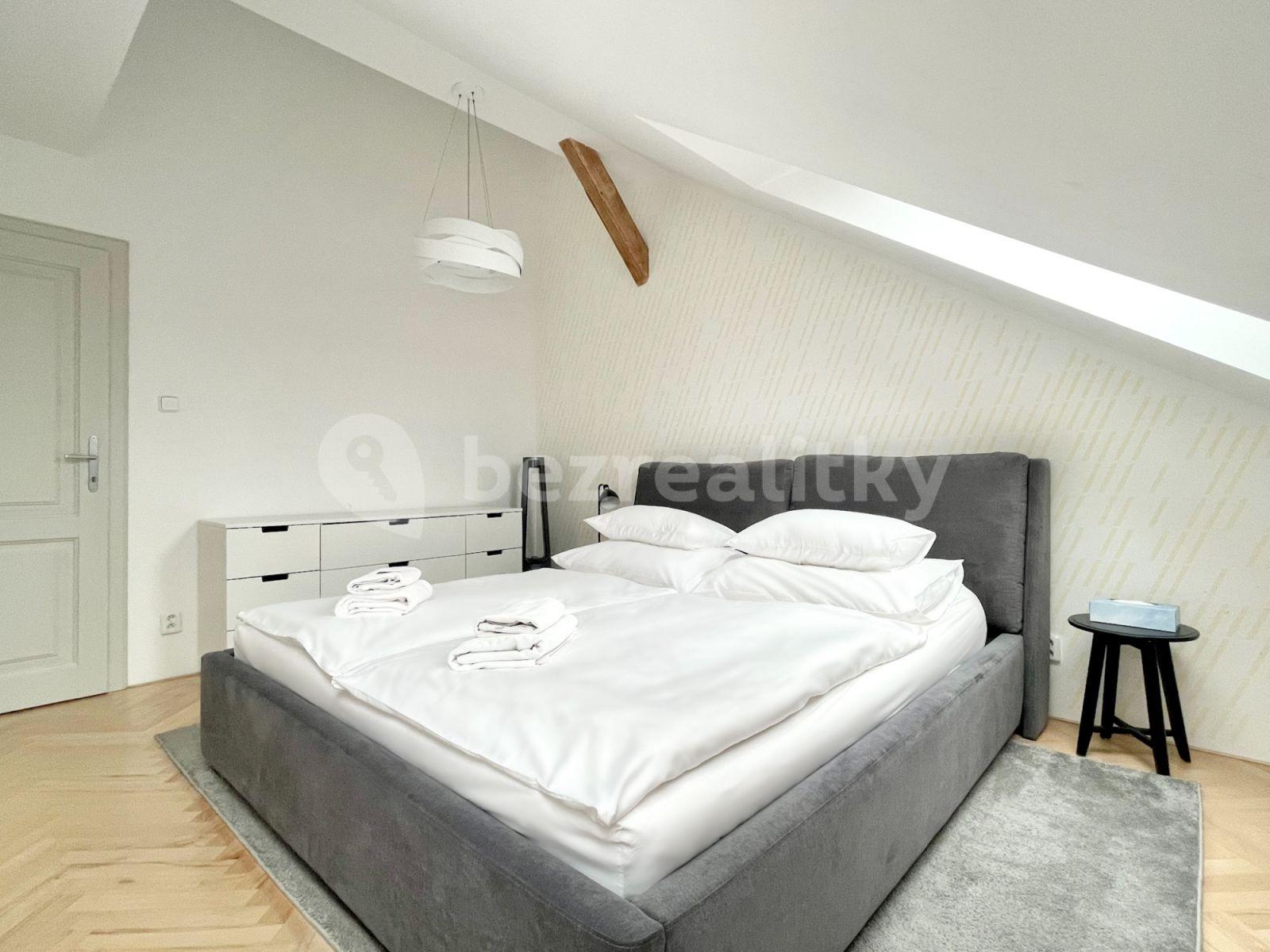 Prenájom bytu 4-izbový 93 m², Blanická, Praha, Praha