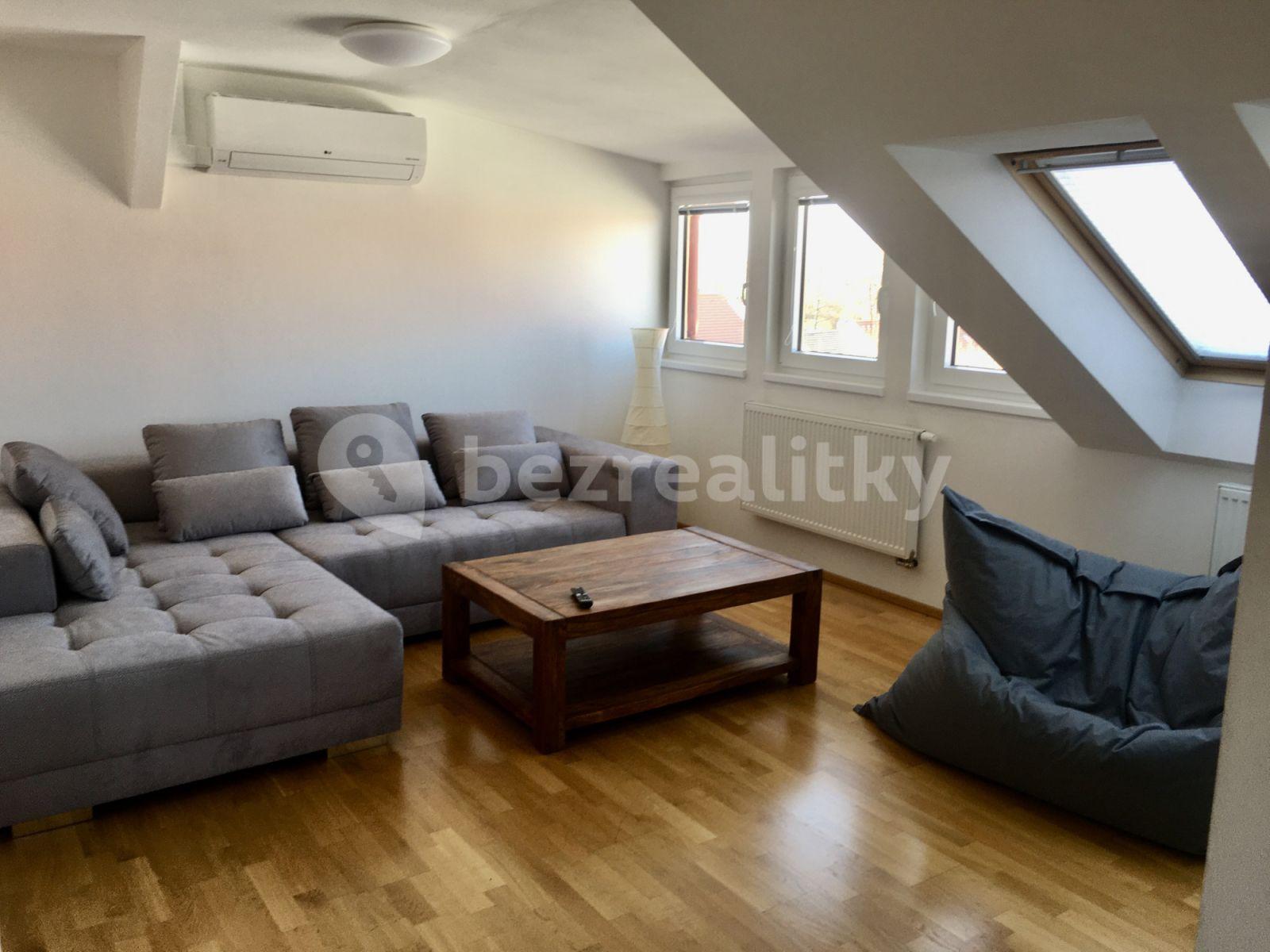 Prenájom bytu 4-izbový 105 m², Palackého náměstí, Třeboň, Jihočeský kraj