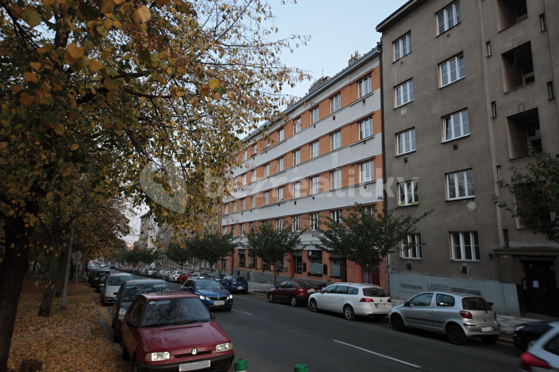 Prenájom bytu 1-izbový 48 m², Ruská, Praha, Praha