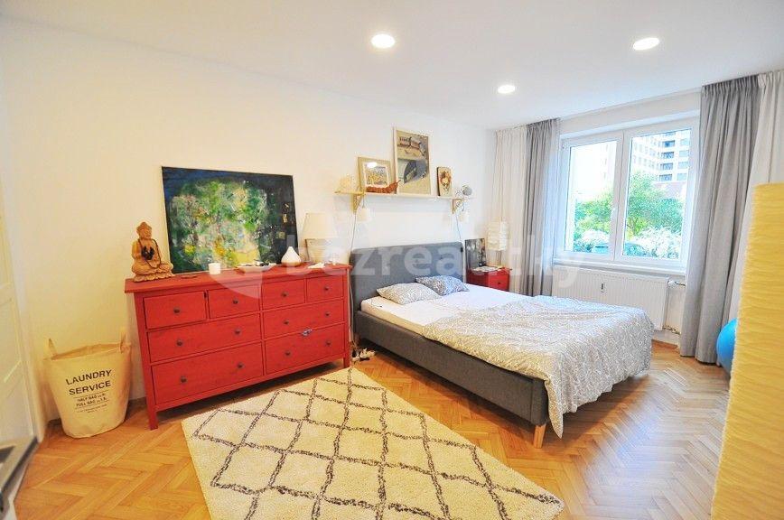 Prenájom bytu 2-izbový 76 m², Kafkova, Praha, Praha