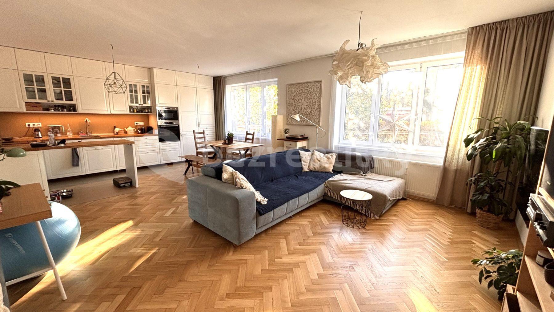 Prenájom bytu 2-izbový 76 m², Kafkova, Praha, Praha