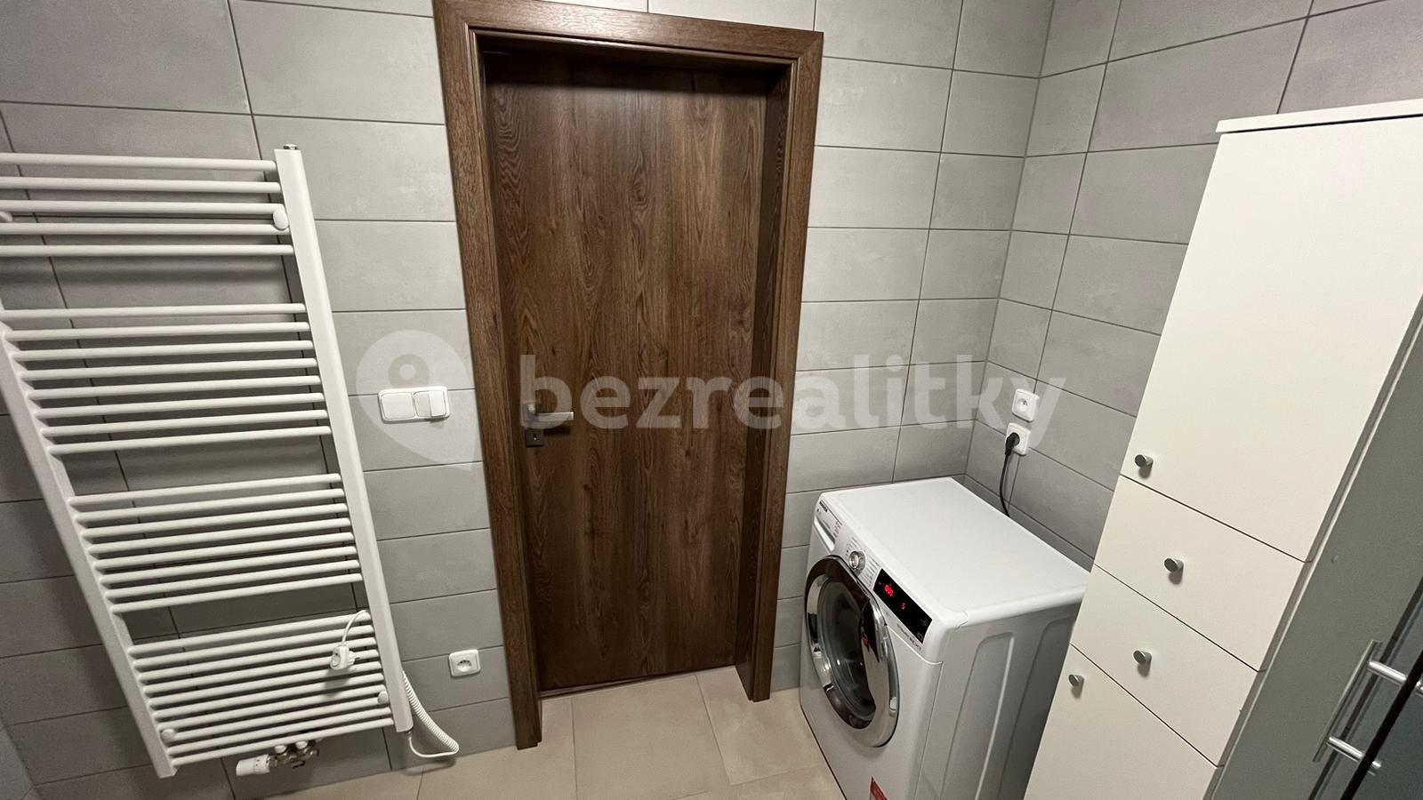 Prenájom bytu 2-izbový 55 m², U Kasáren, Dašice, Pardubický kraj