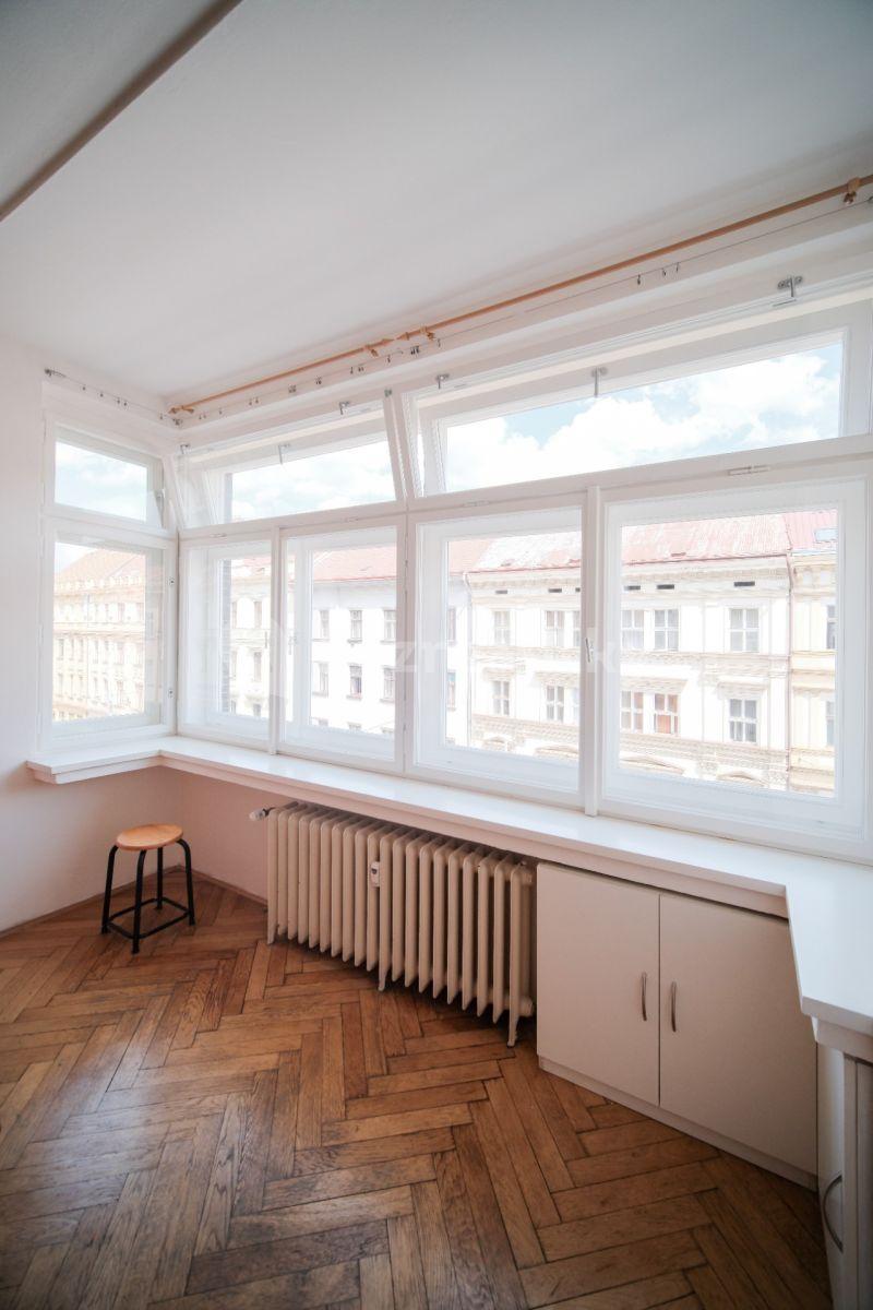 Prenájom bytu 1-izbový 36 m², Štefánikova, Praha, Praha