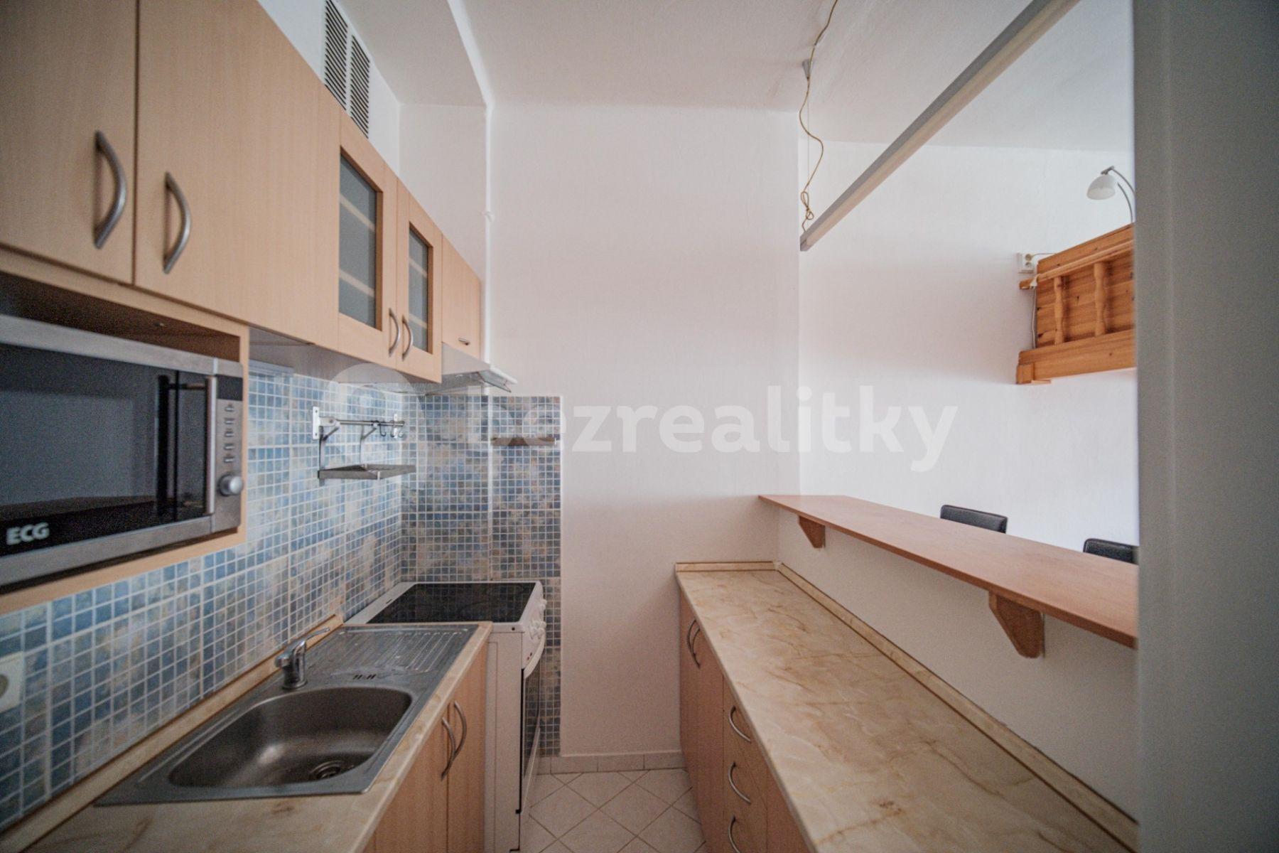 Prenájom bytu 1-izbový 36 m², Štefánikova, Praha, Praha