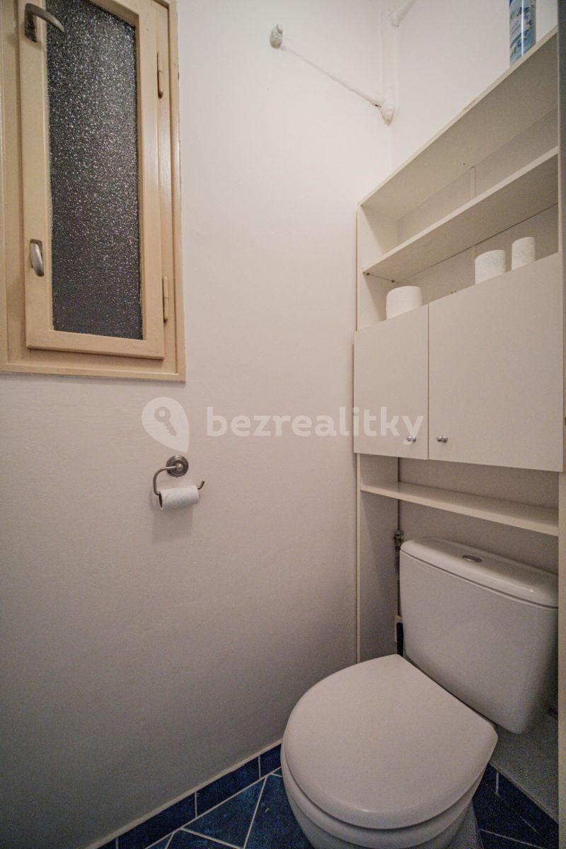 Prenájom bytu 1-izbový 36 m², Štefánikova, Praha, Praha