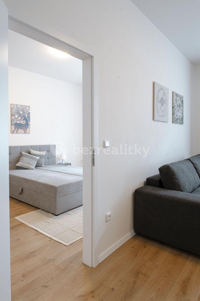 Prenájom bytu 3-izbový 85 m², Košická, Praha, Praha