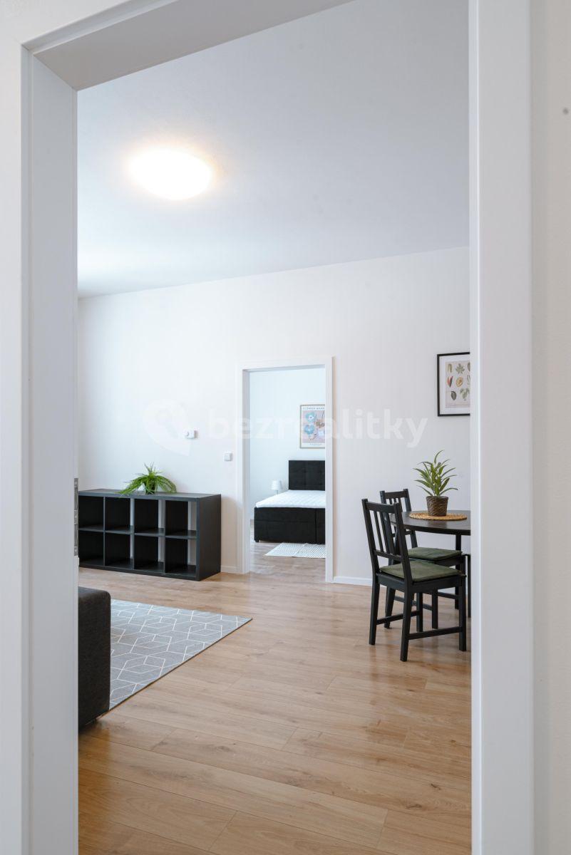 Prenájom bytu 3-izbový 85 m², Košická, Praha, Praha