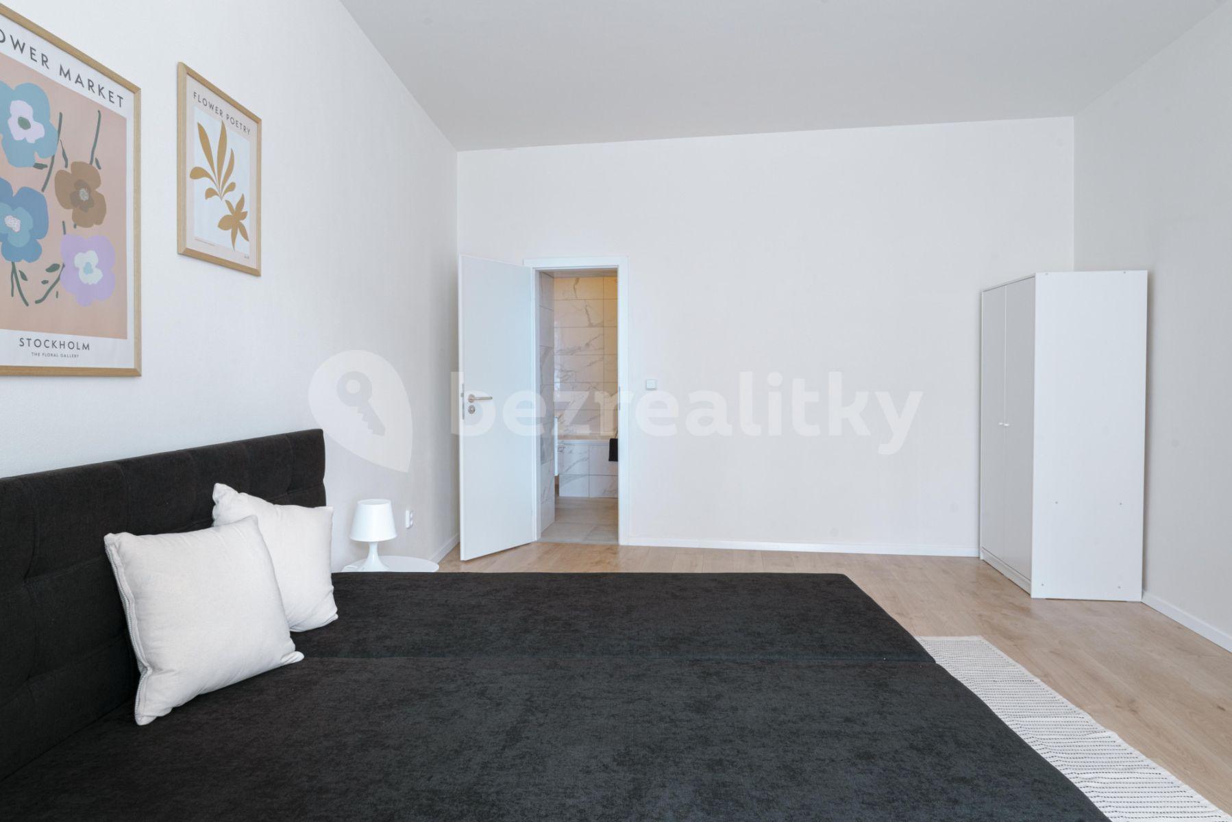 Prenájom bytu 3-izbový 85 m², Košická, Praha, Praha