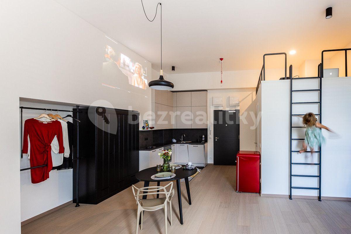 Prenájom bytu 1-izbový 49 m², V Háji, Praha, Praha