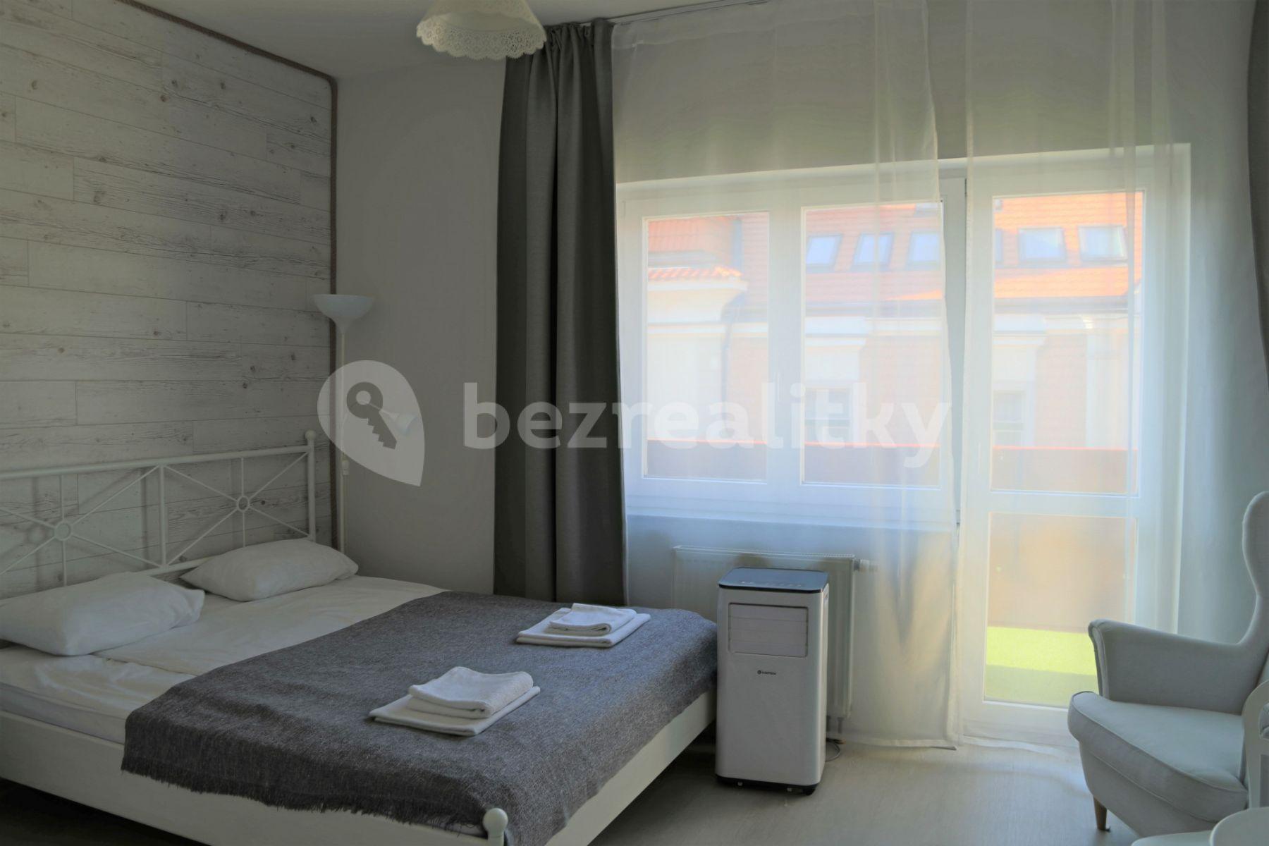 Prenájom bytu 2-izbový 75 m², Na Zbořenci, Praha, Praha