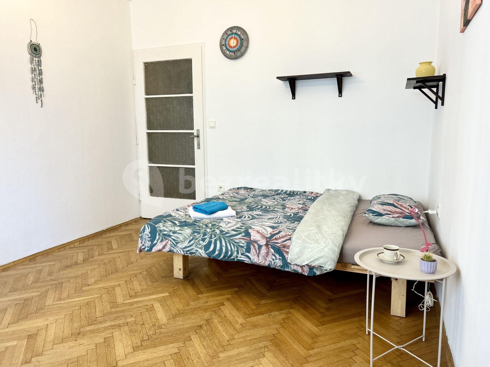 Prenájom bytu 3-izbový 72 m², Vrázova, Praha, Praha