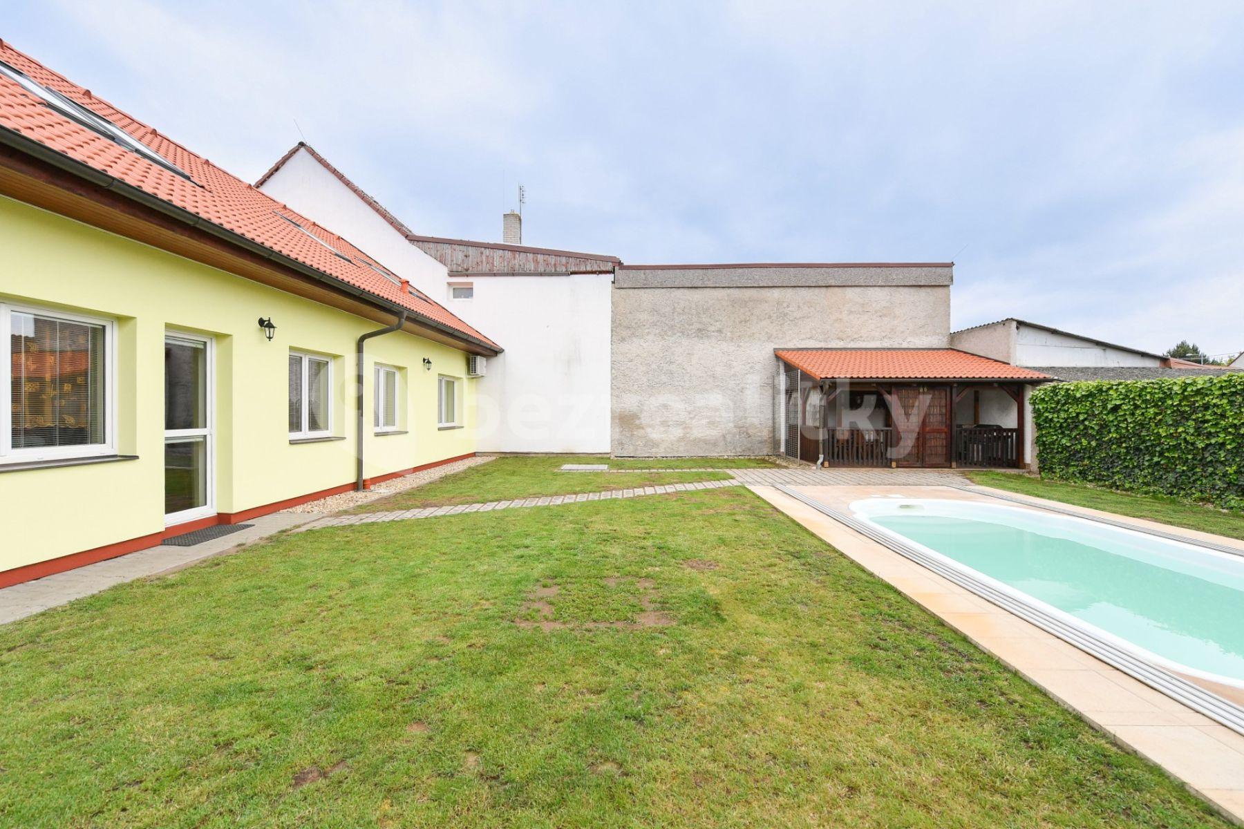 Predaj domu 250 m², pozemek 504 m², Husova, Kostelec nad Labem, Středočeský kraj