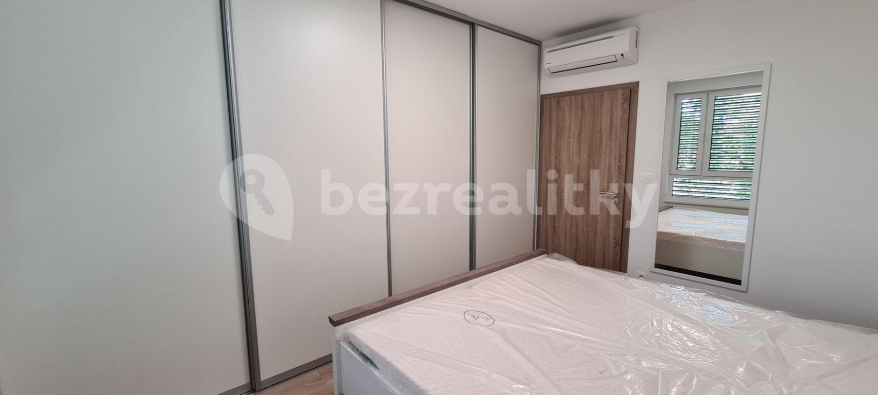 Prenájom bytu 2-izbový 60 m², Kvačalova, Ružinov, Bratislavský kraj