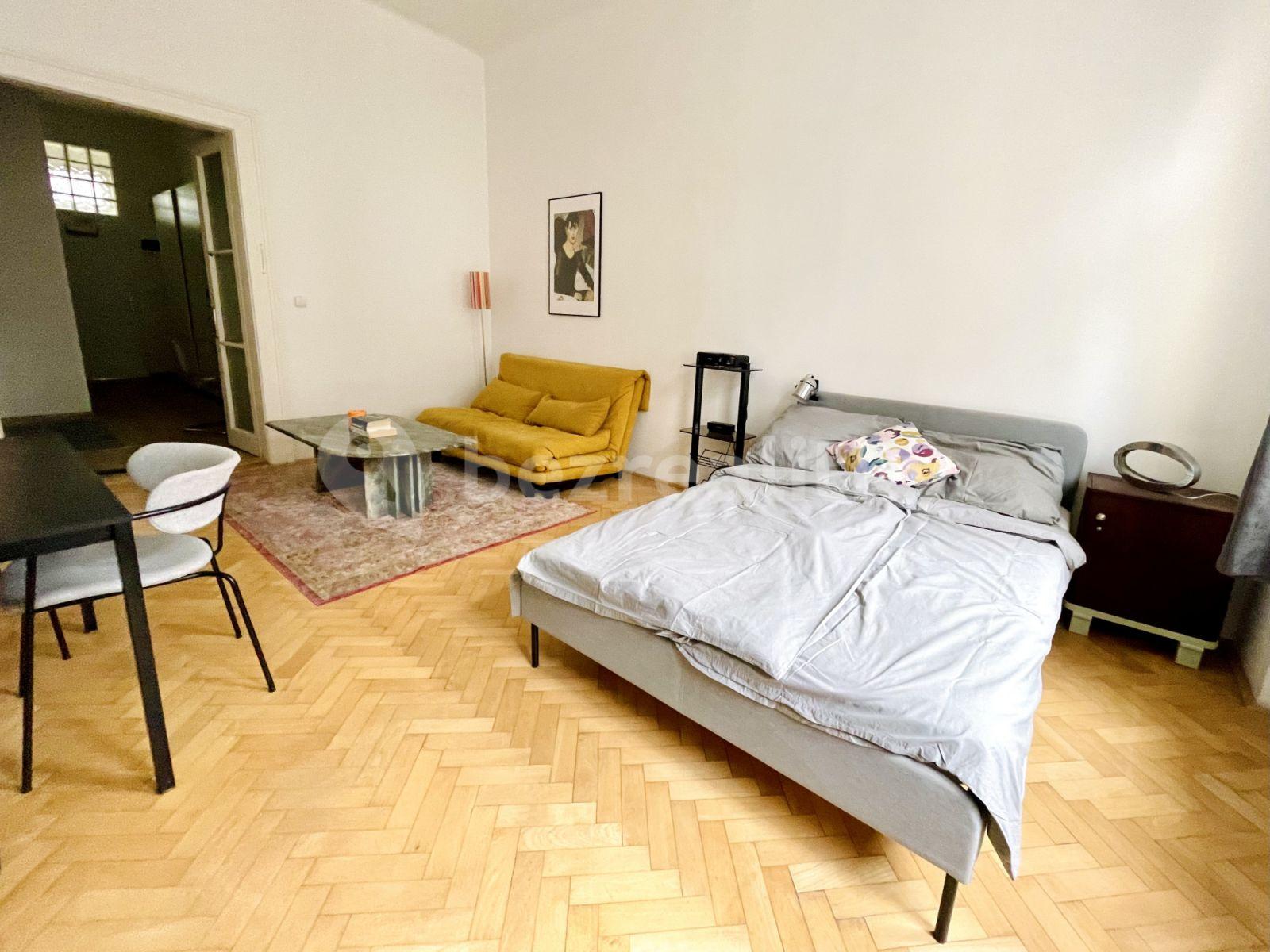 Prenájom bytu 1-izbový 38 m², Šaldova, Praha, Praha