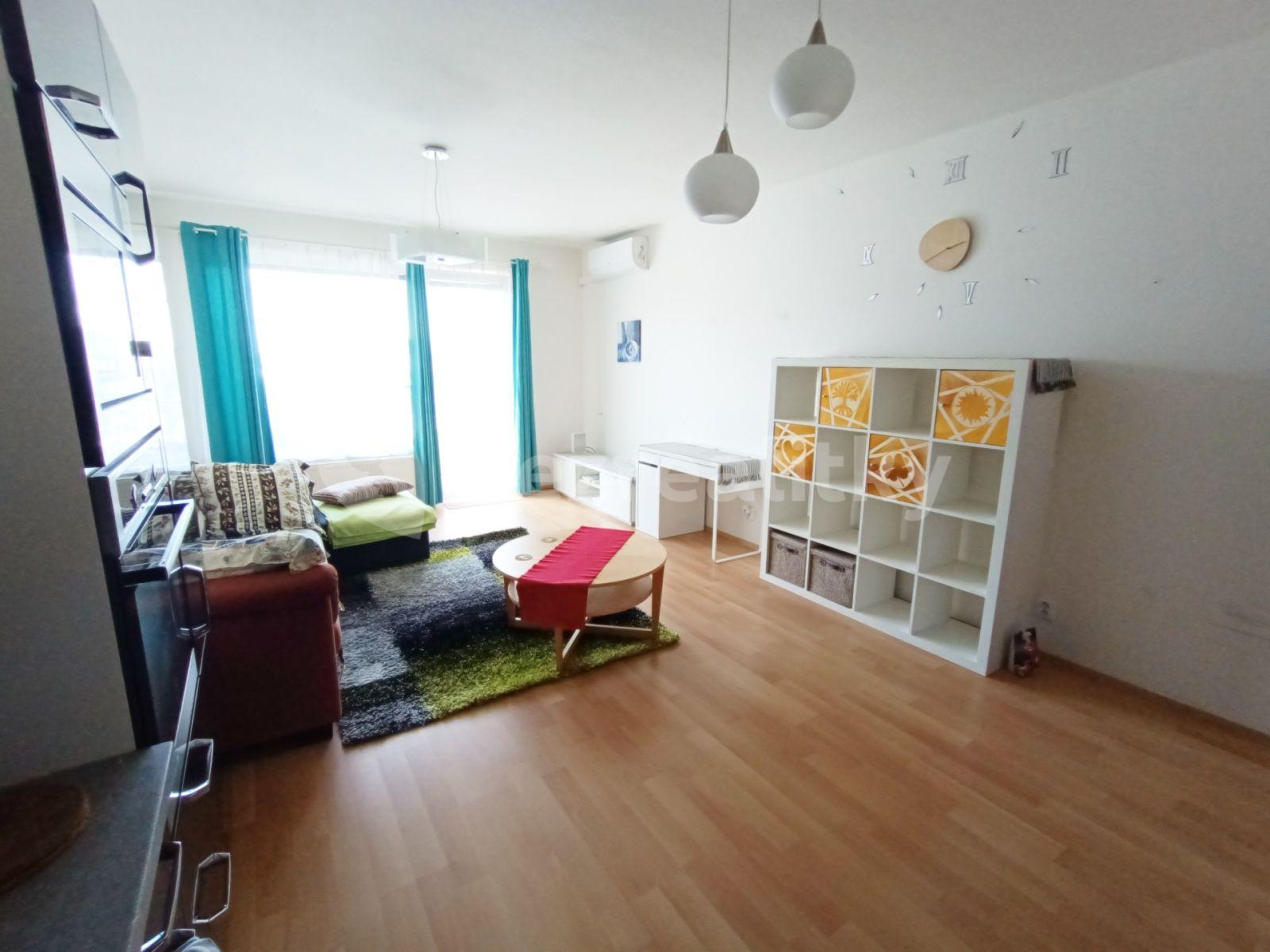 Prenájom bytu 2-izbový 56 m², Sazovická, Praha, Praha
