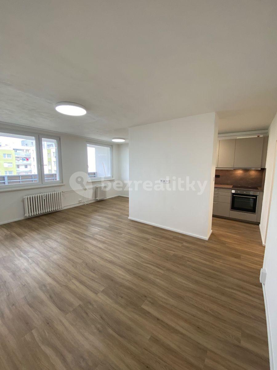 Prenájom bytu 3-izbový 81 m², Jeseniova, Praha, Praha