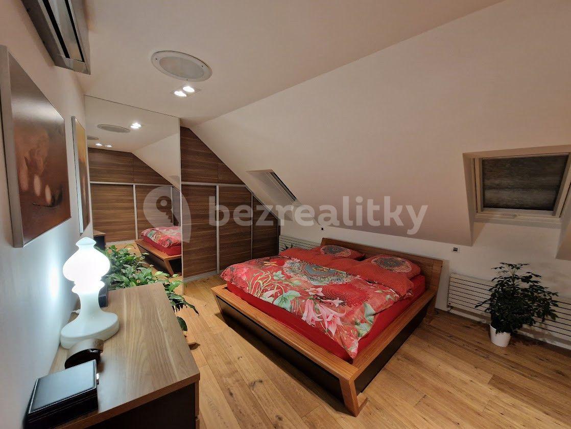 Prenájom bytu 2-izbový 80 m², Kubelíkova, Praha, Praha