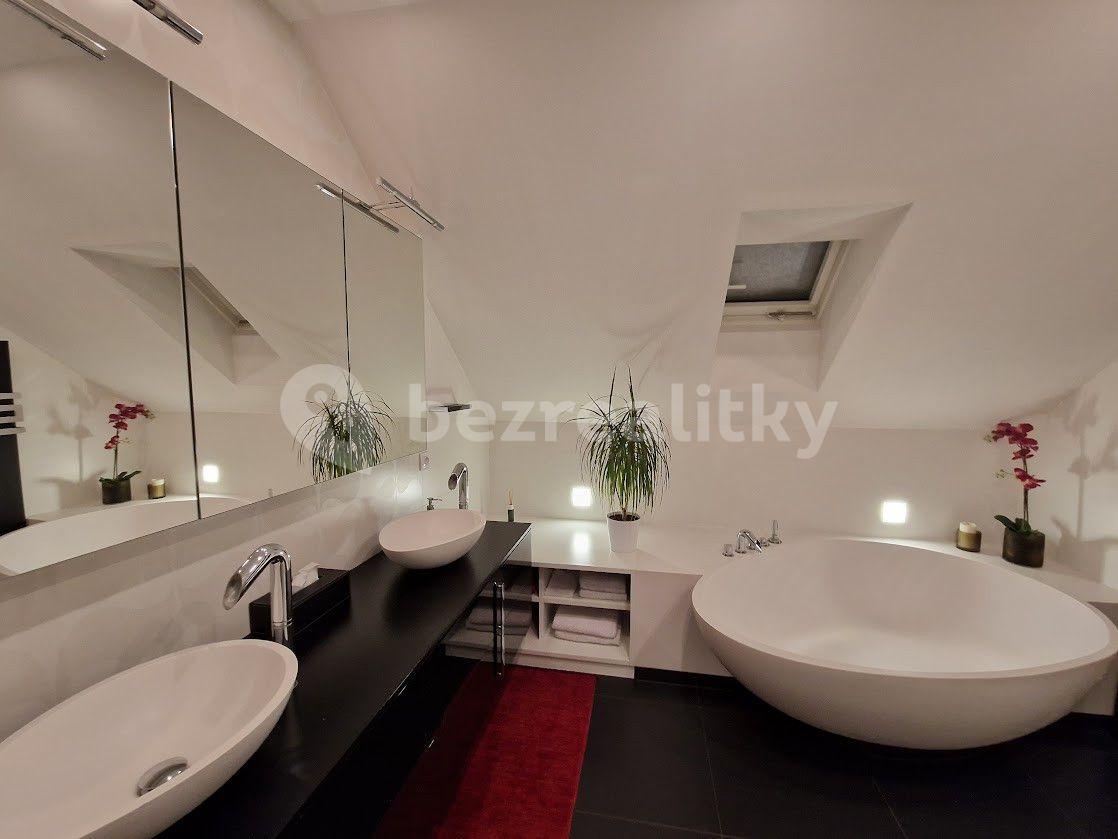 Prenájom bytu 2-izbový 80 m², Kubelíkova, Praha, Praha